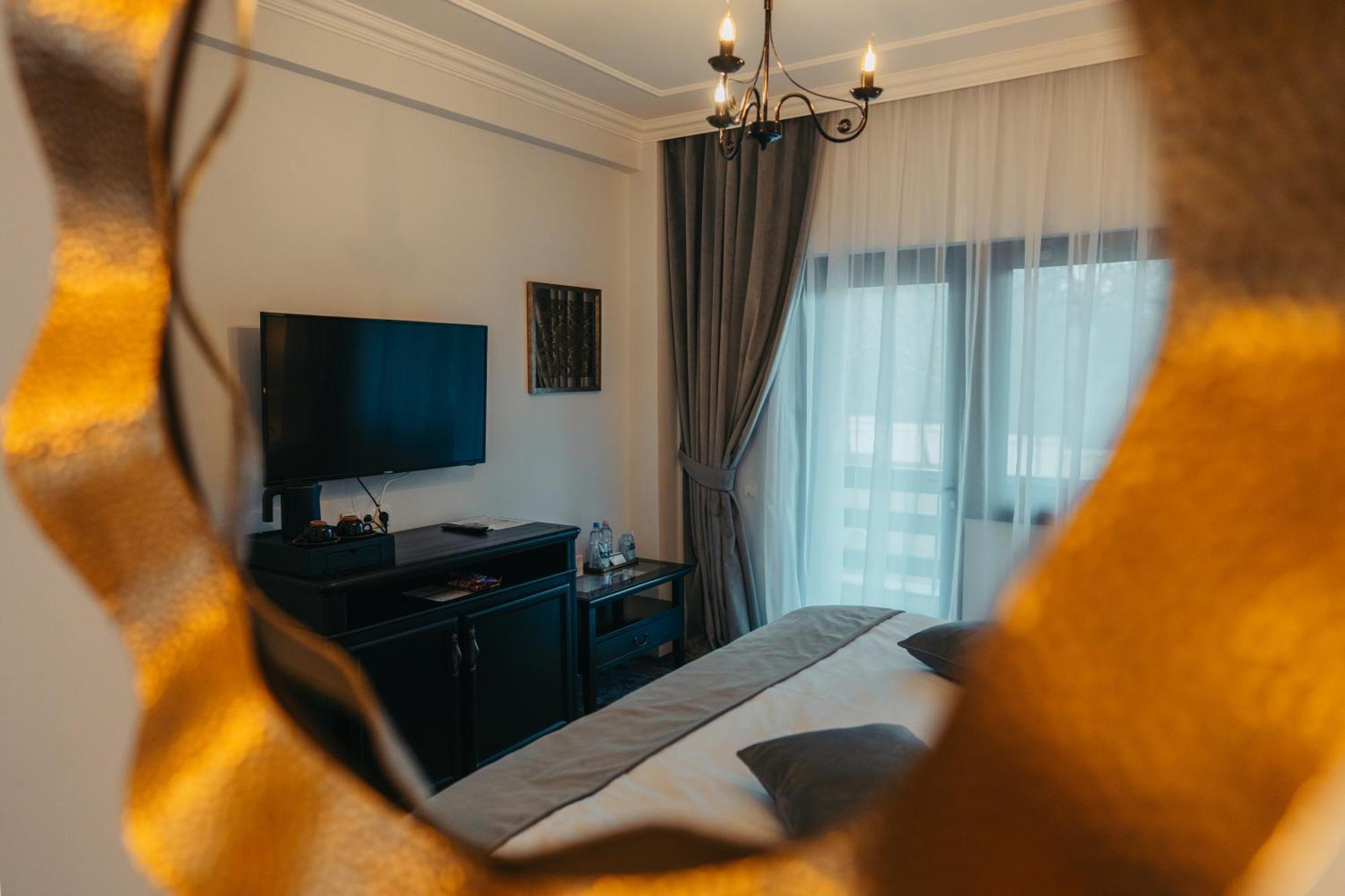 Curtea Domneasca Hotel Vaslui Bagian luar foto