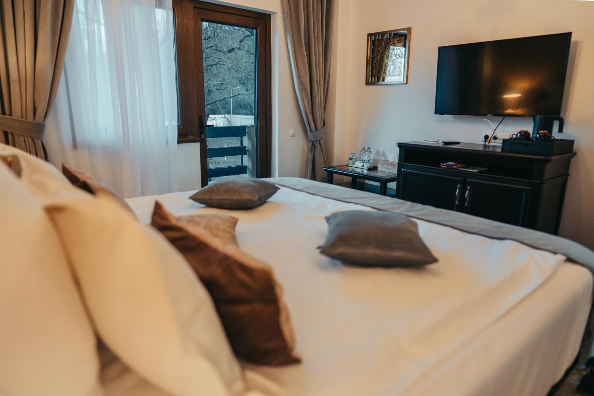 Curtea Domneasca Hotel Vaslui Bagian luar foto