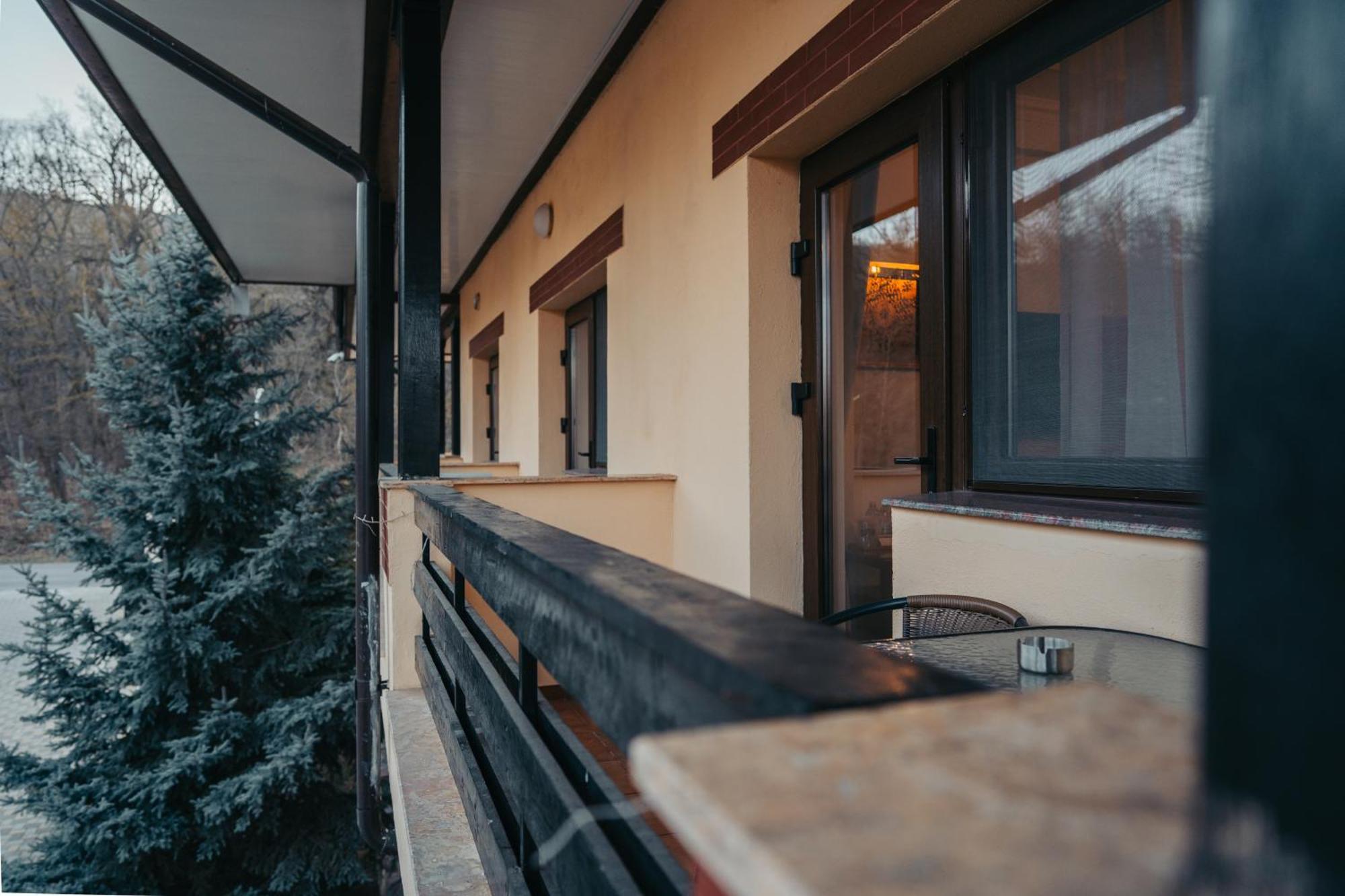 Curtea Domneasca Hotel Vaslui Bagian luar foto