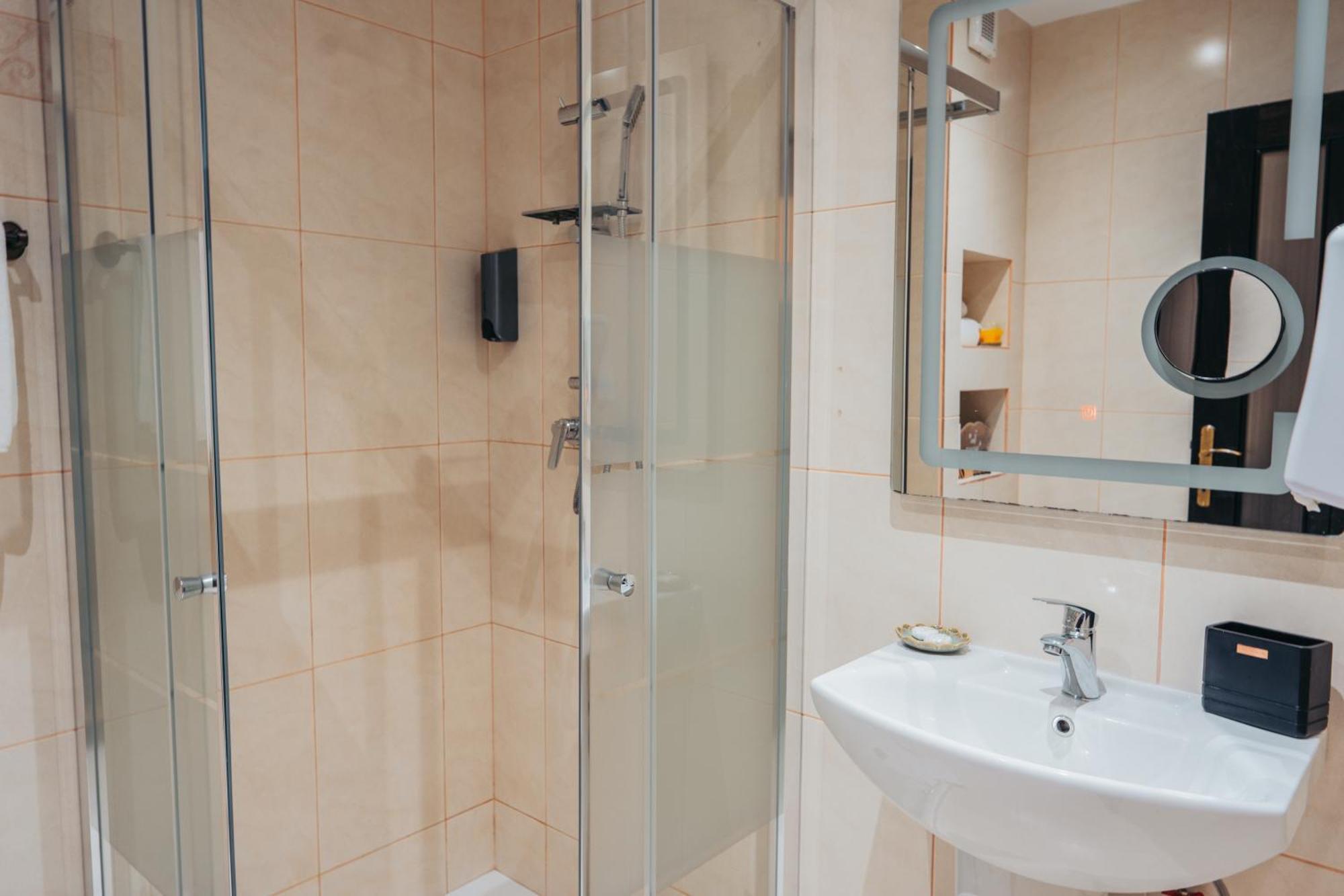Curtea Domneasca Hotel Vaslui Bagian luar foto