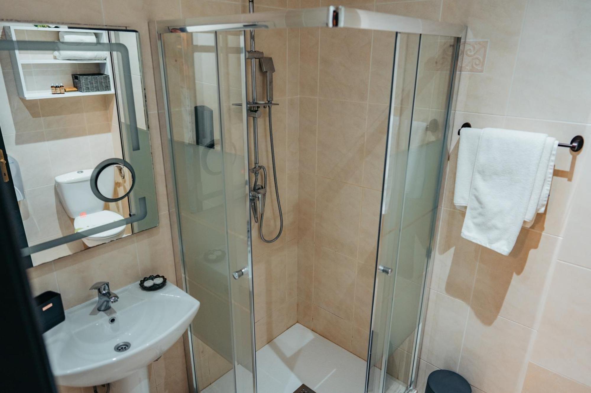Curtea Domneasca Hotel Vaslui Bagian luar foto