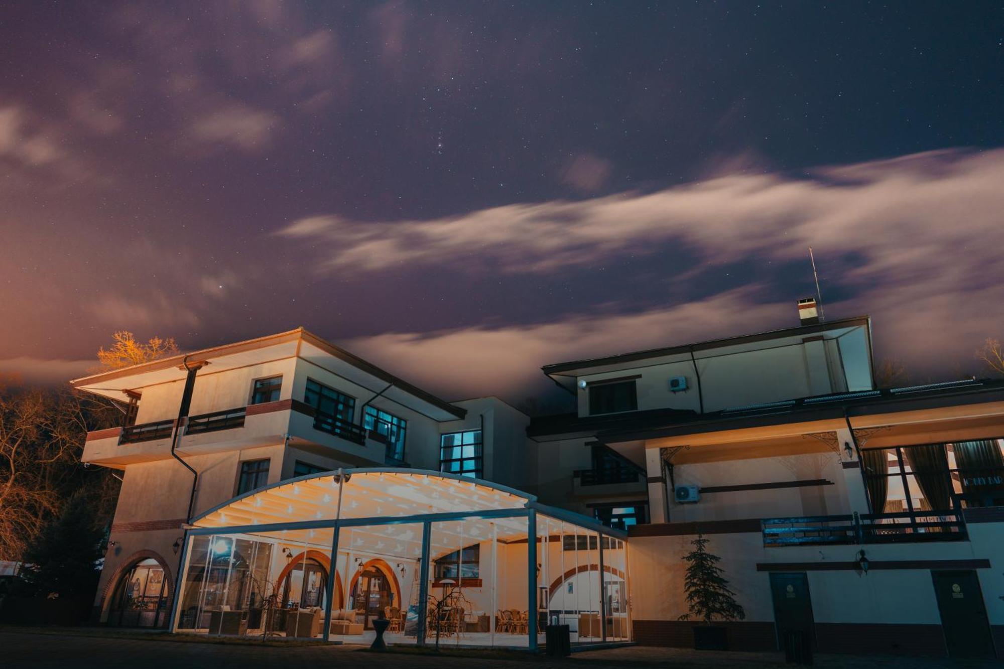 Curtea Domneasca Hotel Vaslui Bagian luar foto