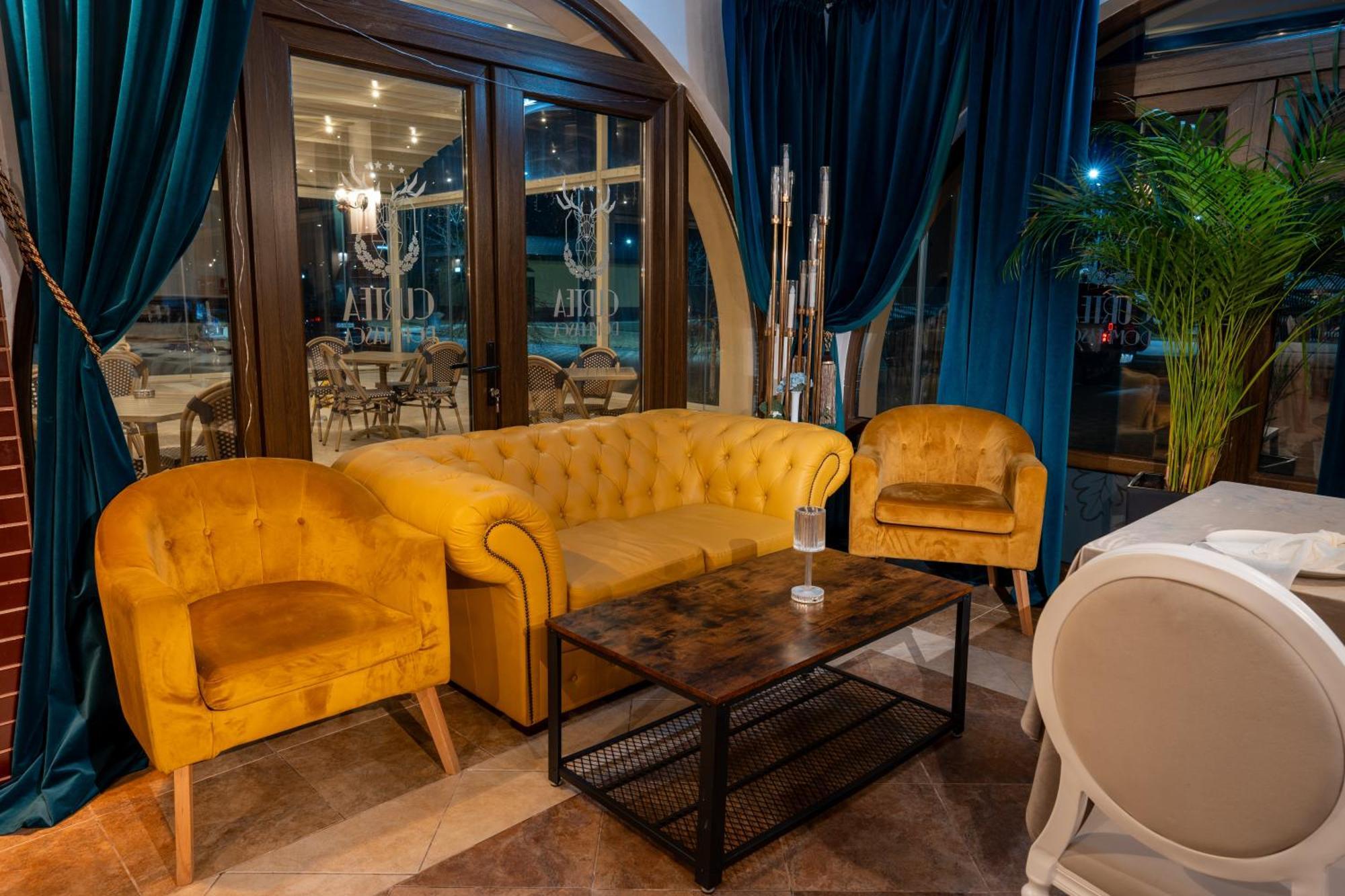 Curtea Domneasca Hotel Vaslui Bagian luar foto