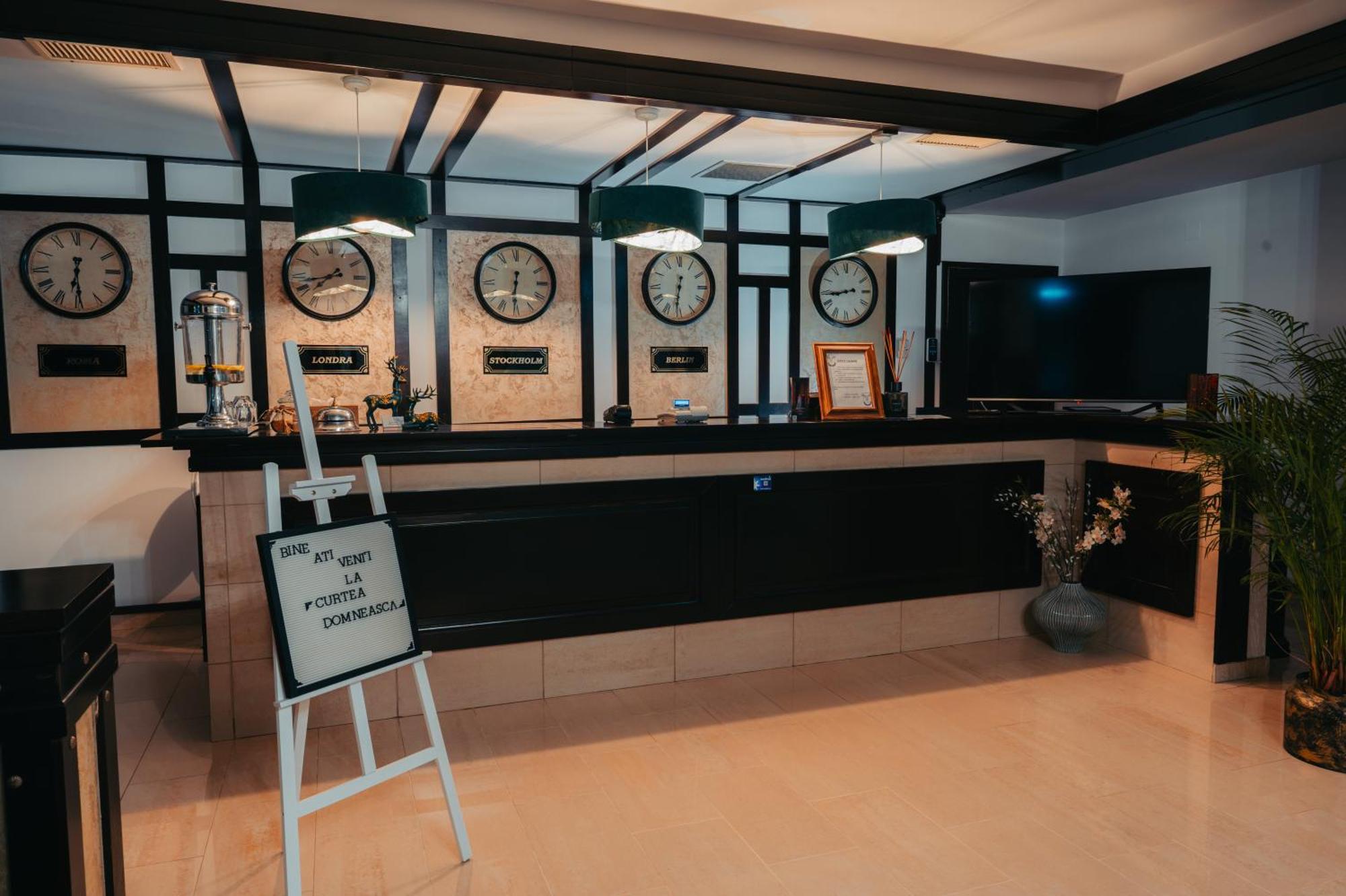 Curtea Domneasca Hotel Vaslui Bagian luar foto